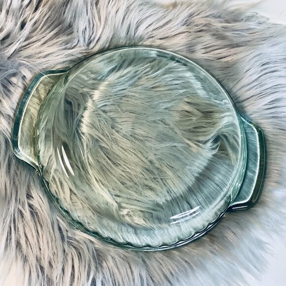 Martha Stewart Green Fluted Pie Plate Dish with Tab Handles 9.5" (Set of Two) - Picture 7 of 7